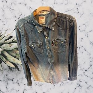 Small levis button up